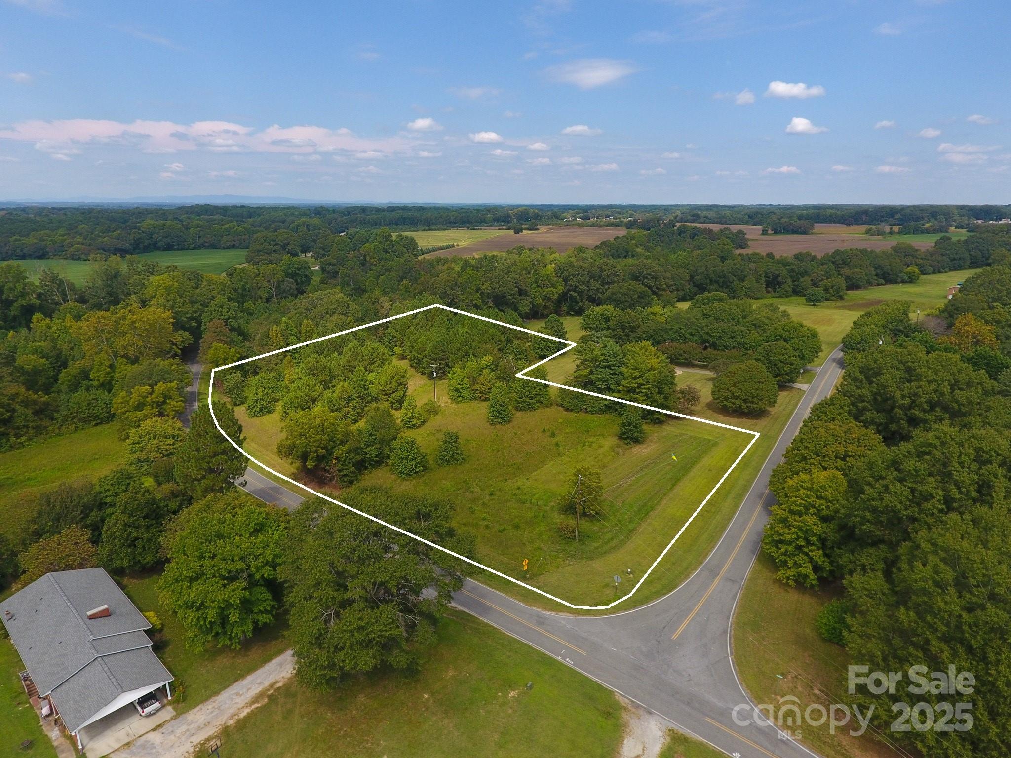 a view of a tennis court