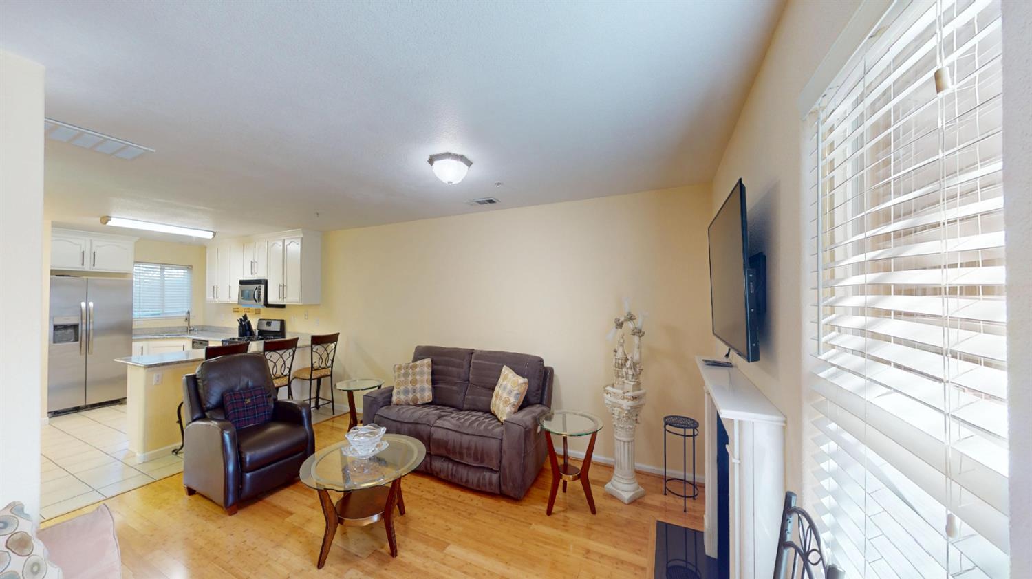 4057 Dale Road, Unit B Modesto, CA 95356 - Photo 3 of 39 a living room with furniture and a large window