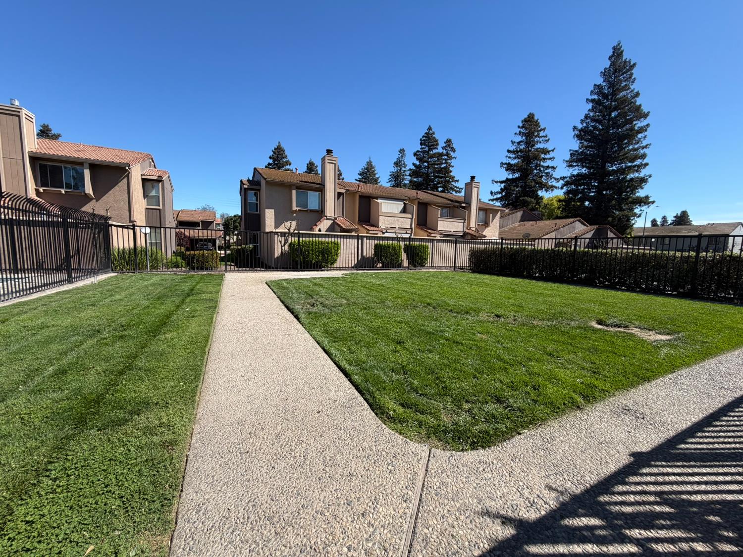 4057 Dale Road, Unit B Modesto, CA 95356 - Photo 35 of 39 a front view of a house with yard
