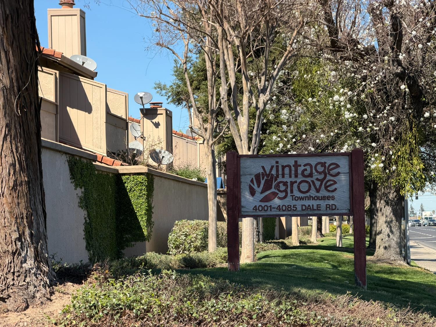 4057 Dale Road, Unit B Modesto, CA 95356 - Photo 36 of 39 a sign broad in front of a brick building