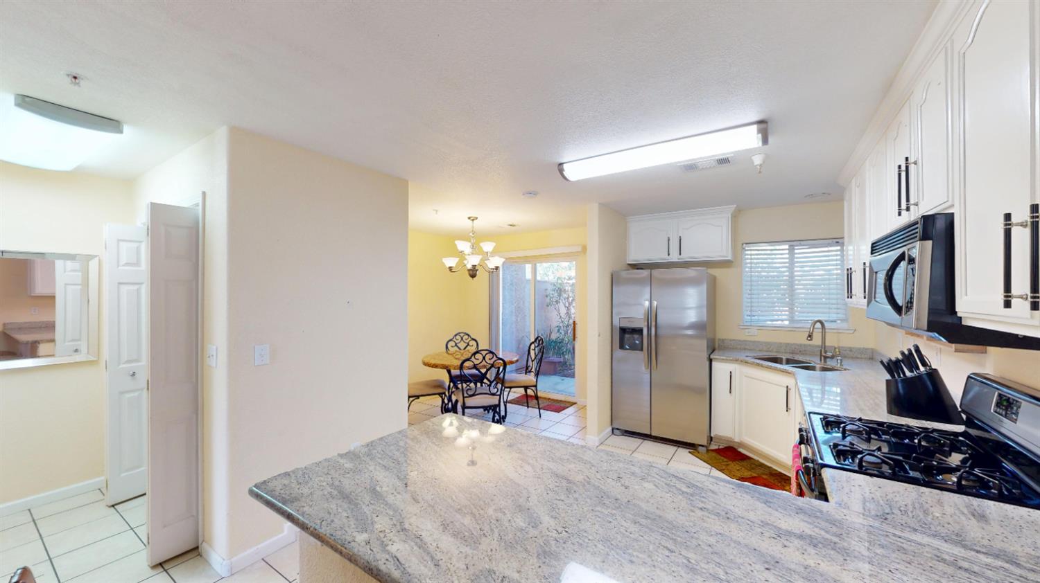 4057 Dale Road, Unit B Modesto, CA 95356 - Photo 8 of 39 a view of a kitchen