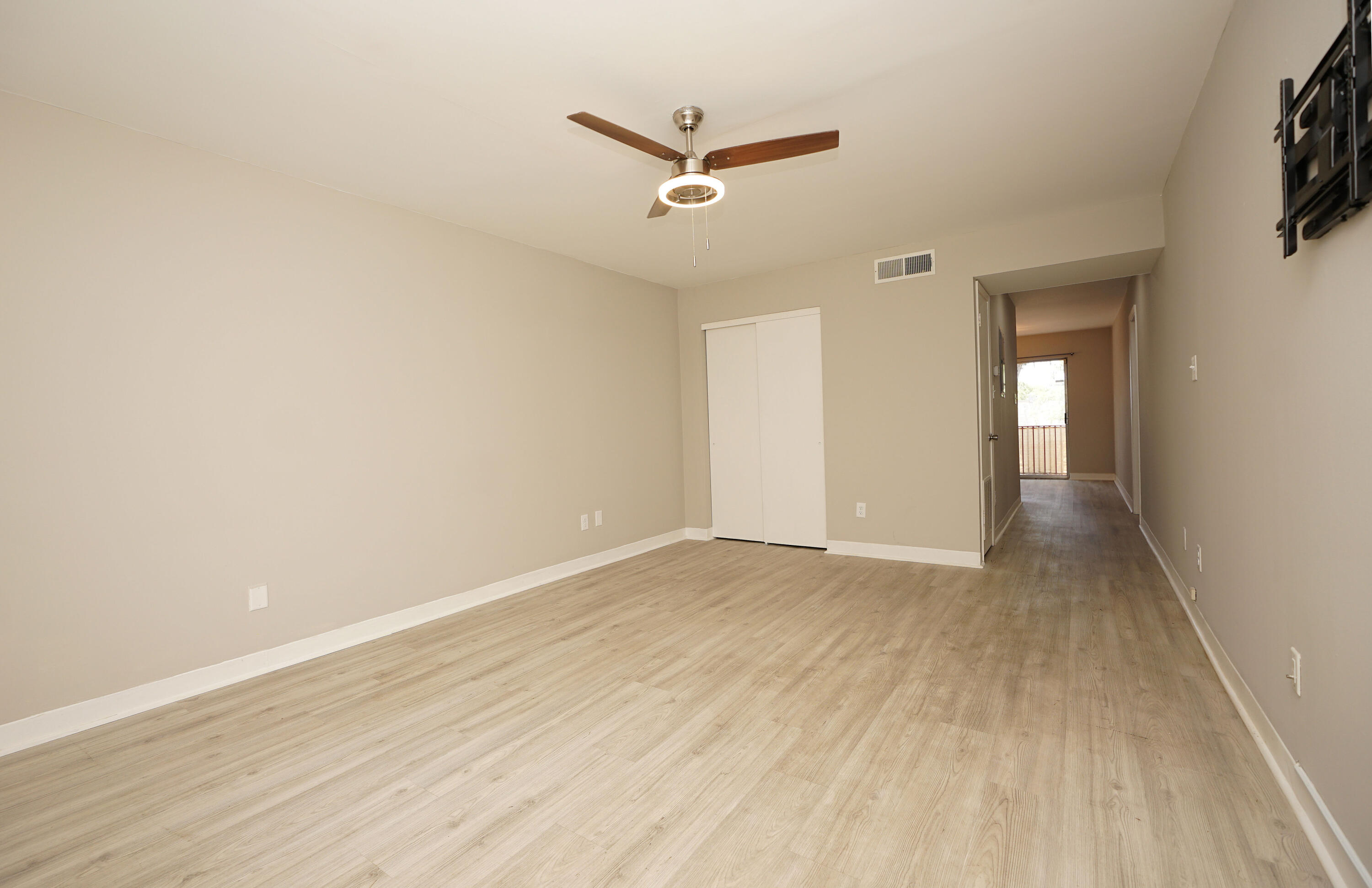210 Pelham Road, Unit 212A Fort Walton Beach, FL 32547 - Photo 7 of 34 Living room