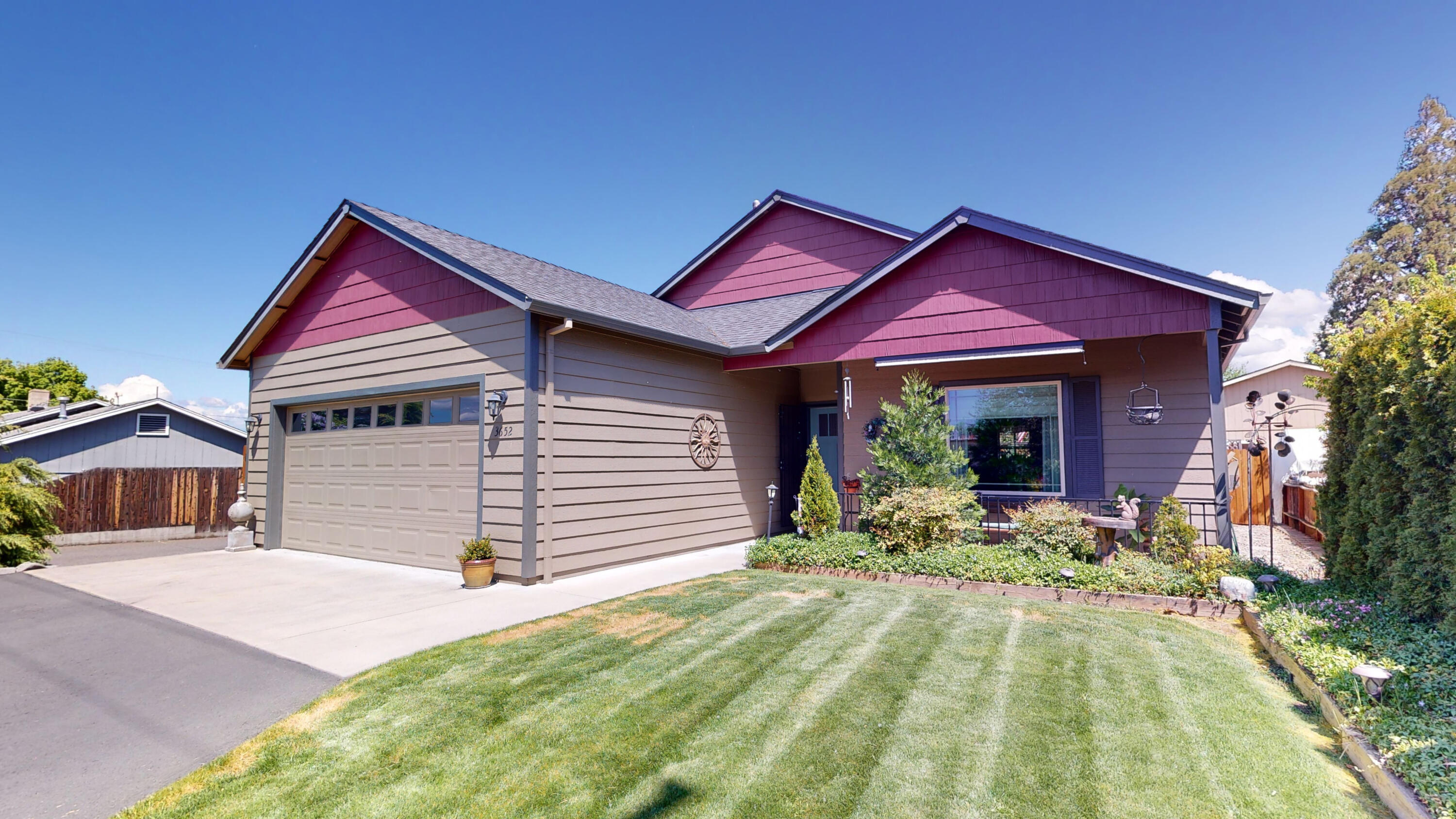 3652 Bursell Road Central Point, OR 97502 - Photo 1 of 36 Front view