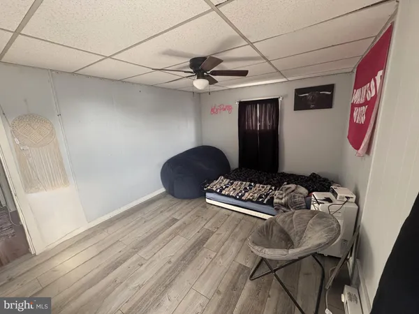 a view of a livingroom with furniture