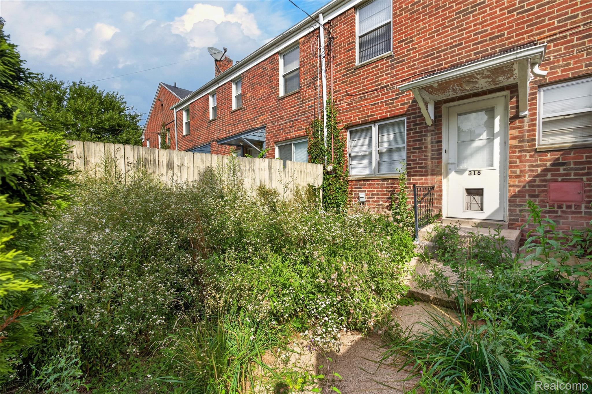 316 Sheffield Avenue Flint, MI 48503 - Photo 29 of 37 28) Backyard.jpg