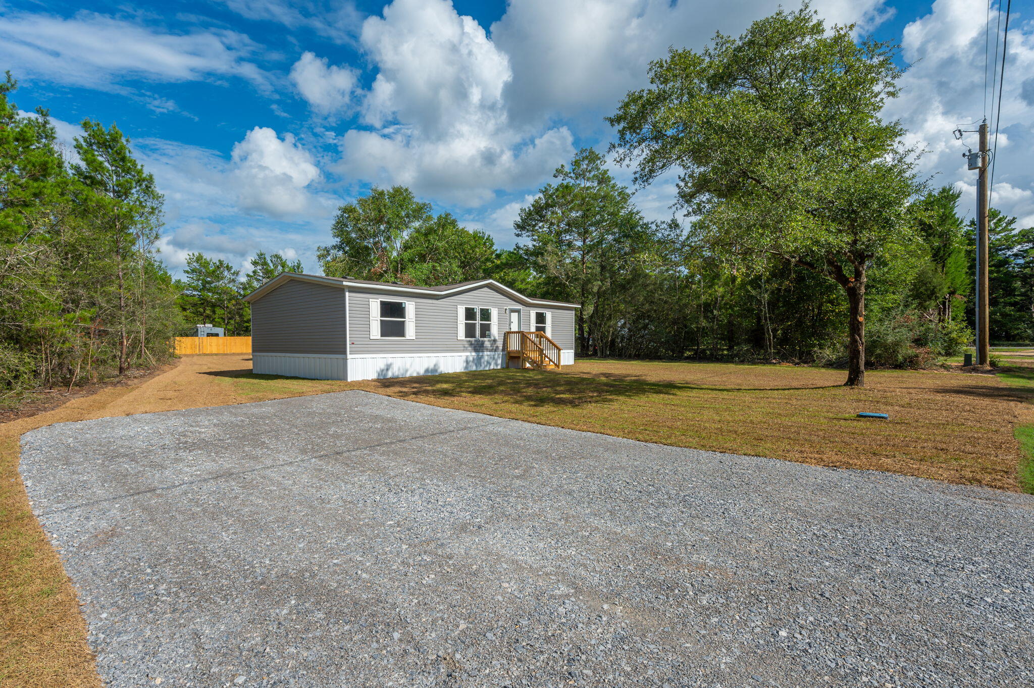 24 Roman Road DeFuniak Springs, FL 32433 - Photo 1 of 37 Front View
