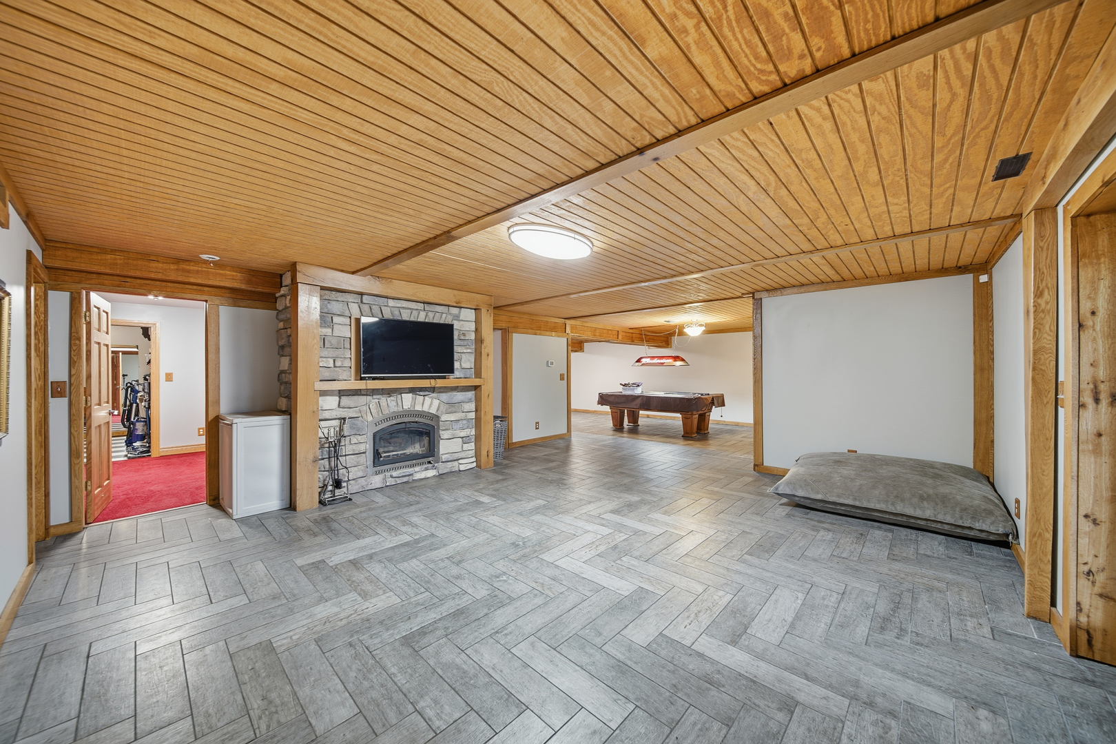 7231 South Lost Nation Road Dixon, IL 61021 - Photo 23 of 39 a view of a livingroom with furniture