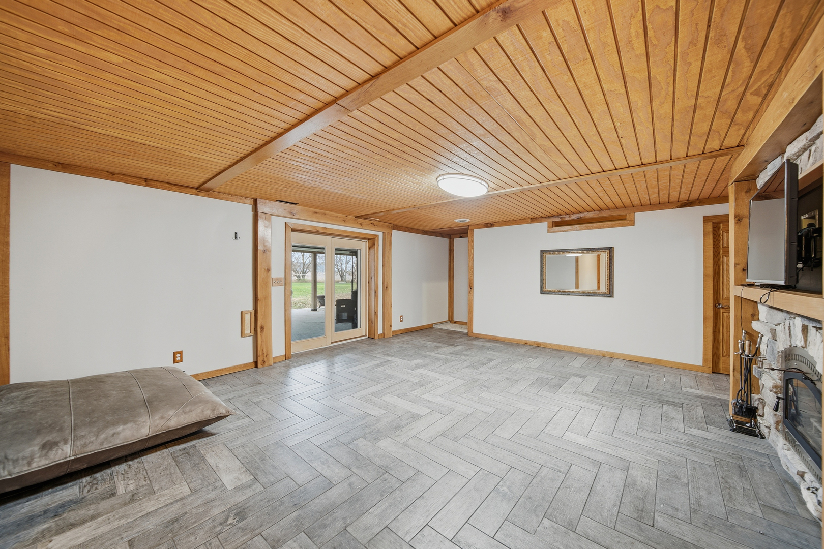 7231 South Lost Nation Road Dixon, IL 61021 - Photo 24 of 39 a view of an empty room with a window