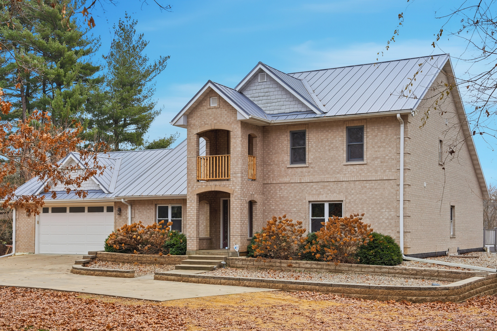 7231 South Lost Nation Road Dixon, IL 61021 - Photo 9 of 39 a front view of a house with a yard