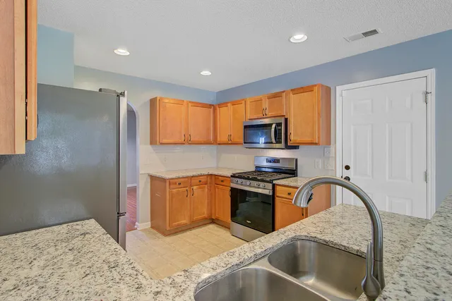 $386,500 | 327 Eagle Ridge Road, Summerville, SC 29485