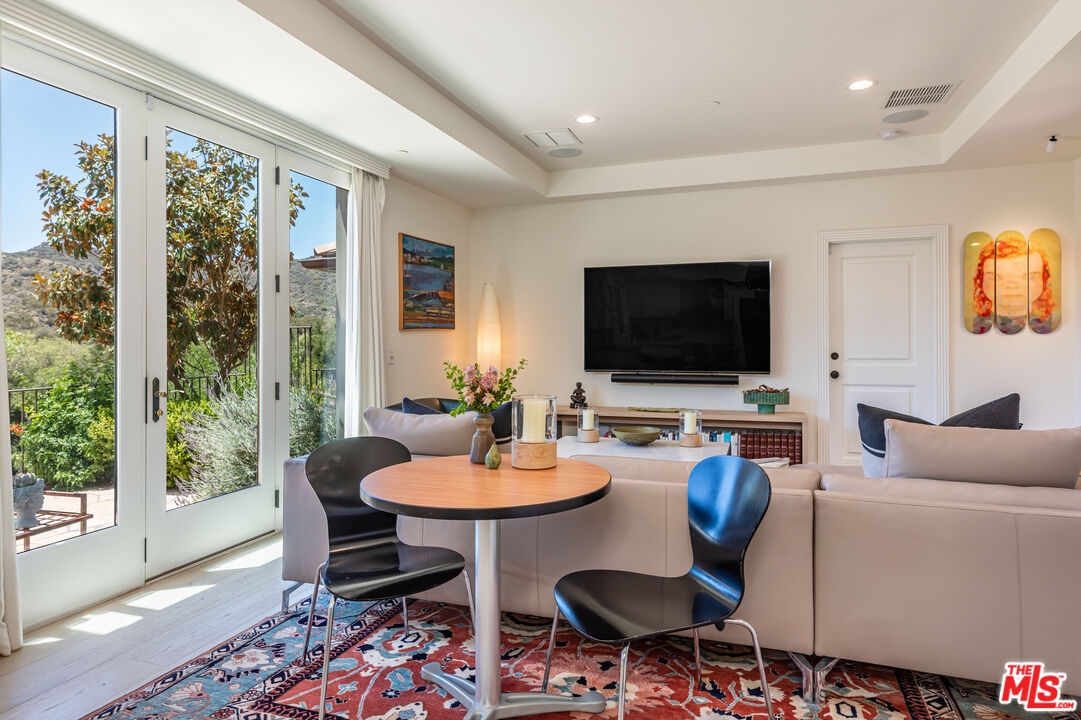 1045 Cold Canyon Road Calabasas, CA 91302 - Photo 19 of 51