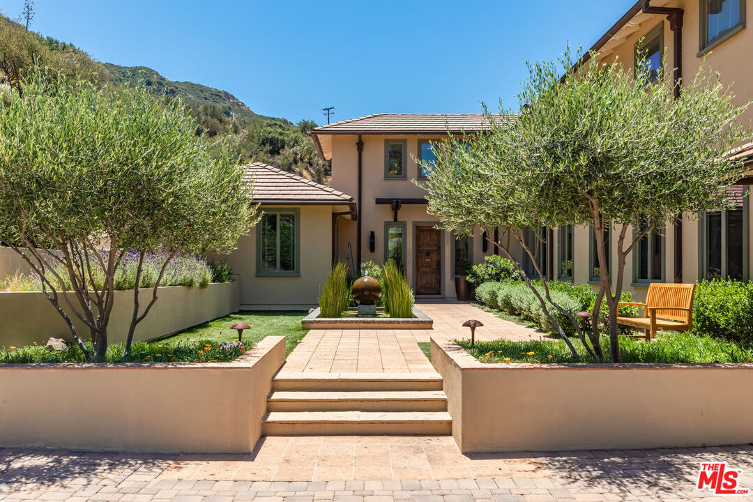 1045 Cold Canyon Road Calabasas, CA 91302 - Photo 4 of 51