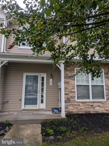 a small yard in front of a house