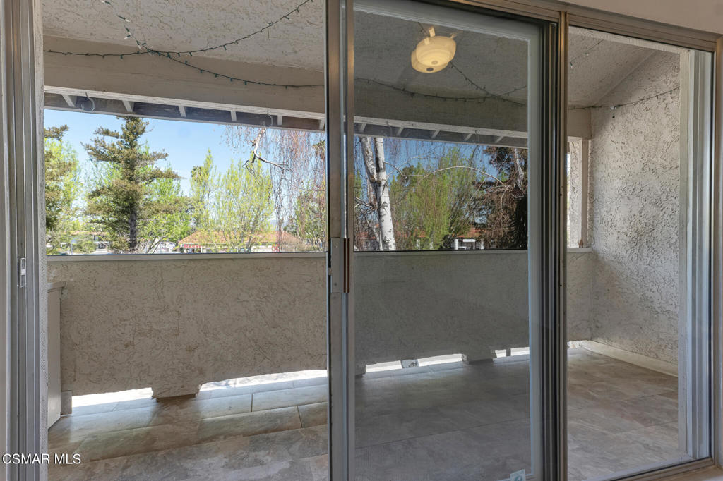 1912 Heywood Street, Unit D Simi Valley, CA 93065 - Photo 28 of 40 a bathroom with glass door