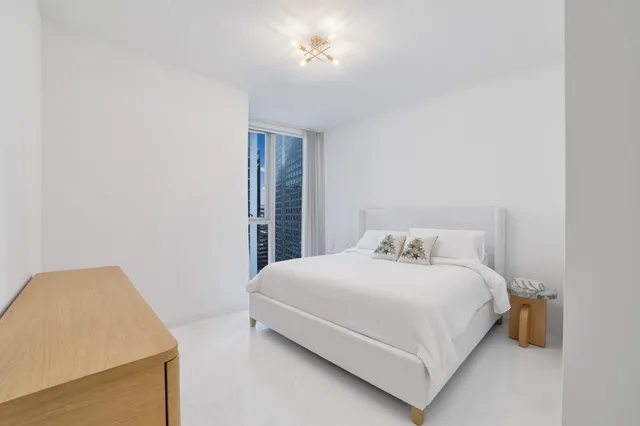 $25,000 | 300 Biscayne Blvd Way, Unit 2004, Miami, FL 33131