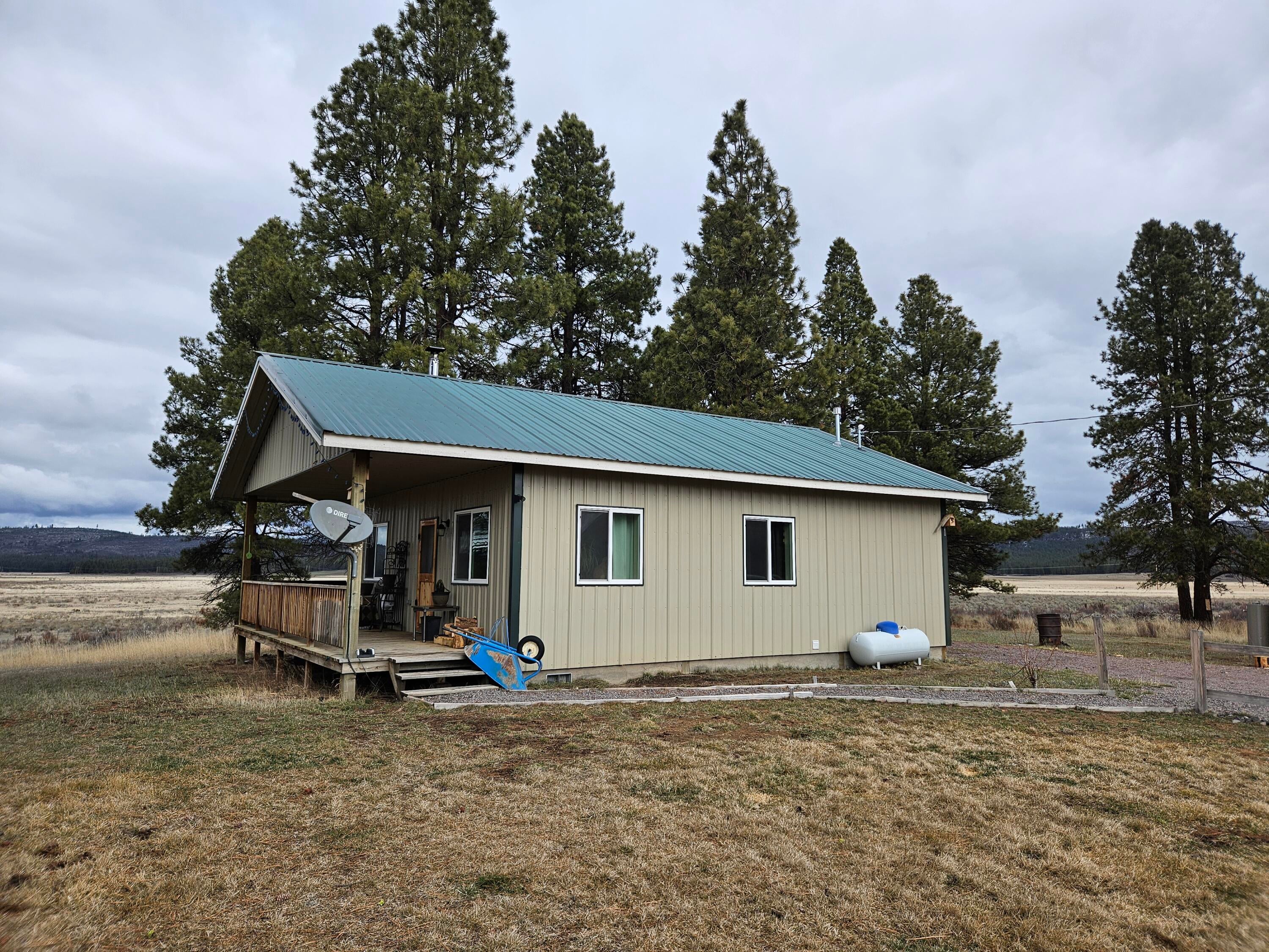 16981 Sprague River Road Chiloquin, OR 97624 - Photo 22 of 33 Walkway to front