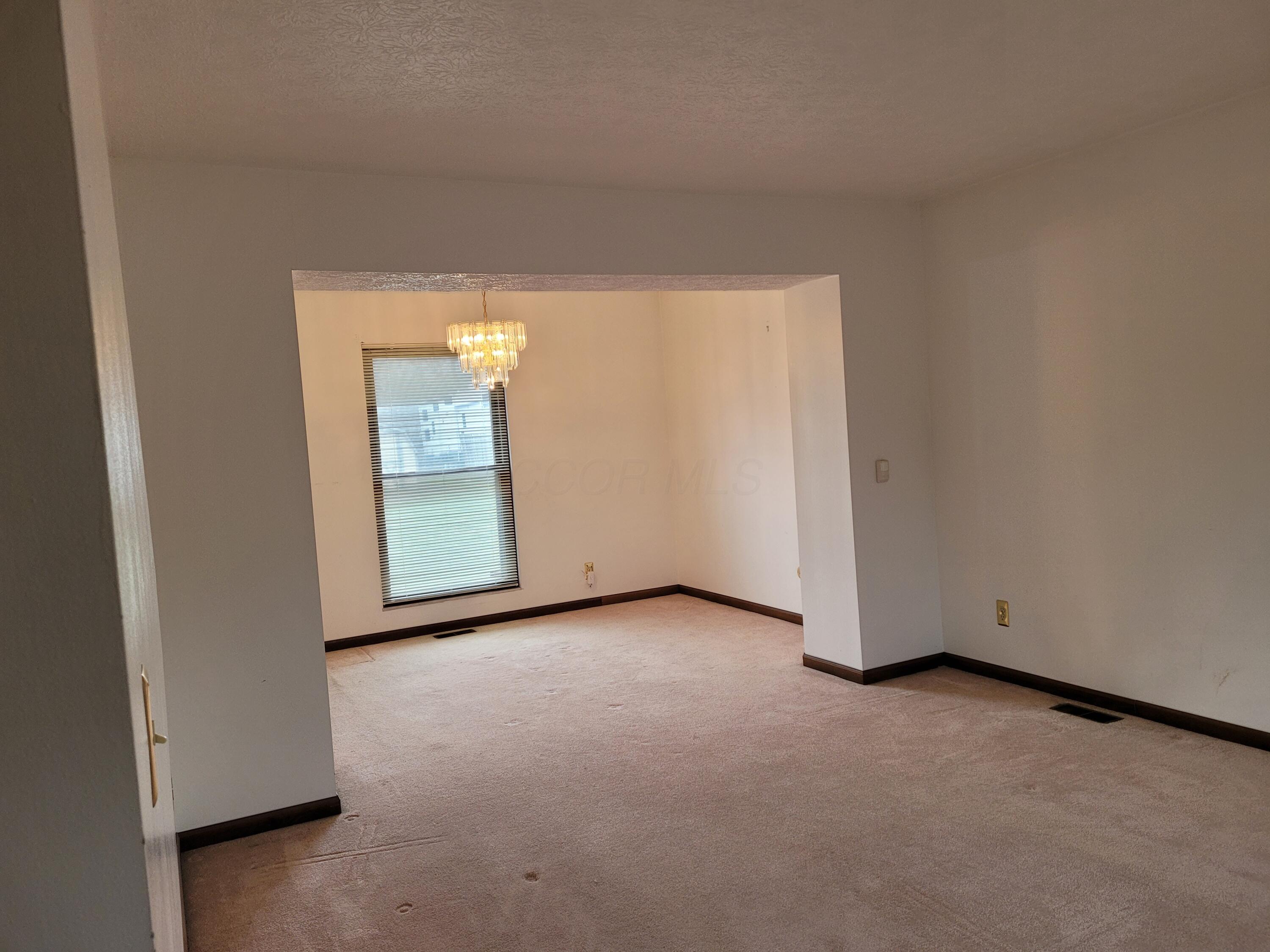 2475 Koebel Road Columbus, OH 43207 - Photo 7 of 18 dining room