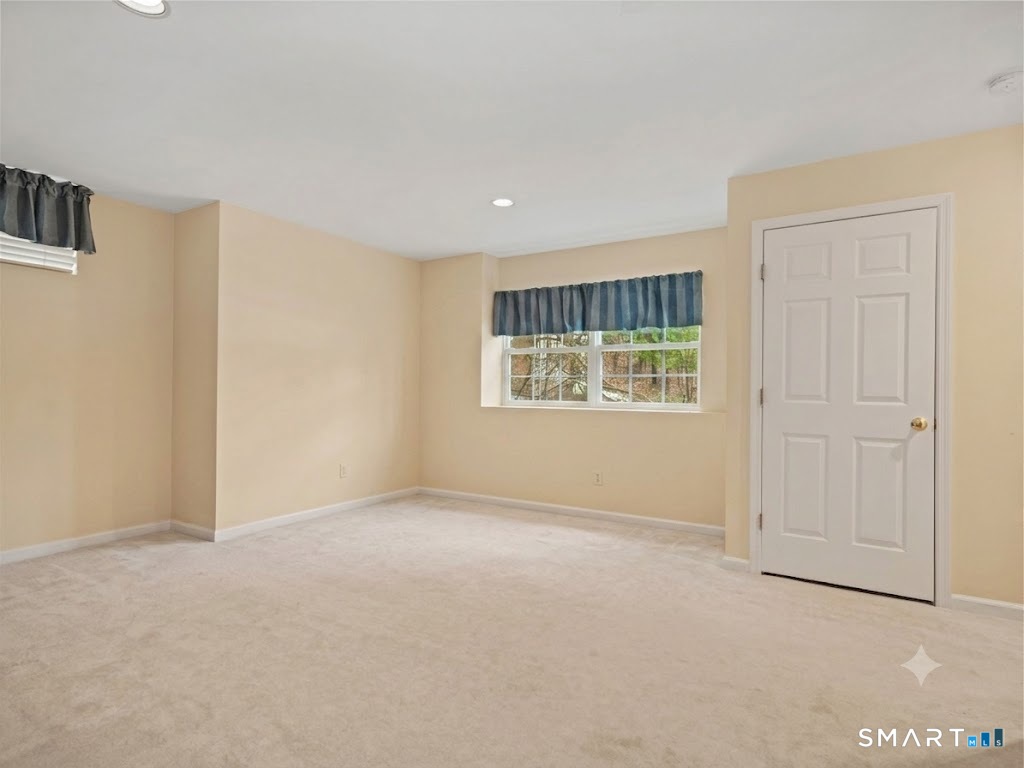 180 Turn Of River Road, Unit 13A Stamford, CT 06905 - Photo 30 of 40