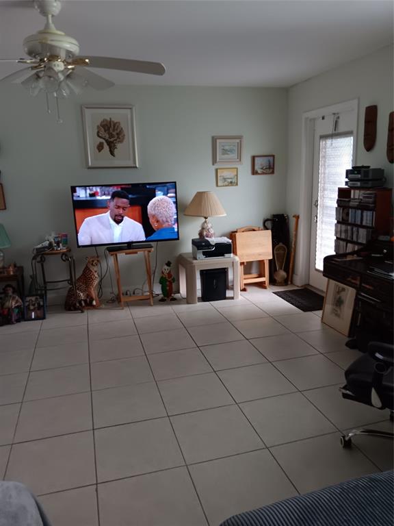 503 Saxony Drive, Unit 503 Delray Beach, FL 33446 - Photo 9 of 21 a living room with furniture and a window