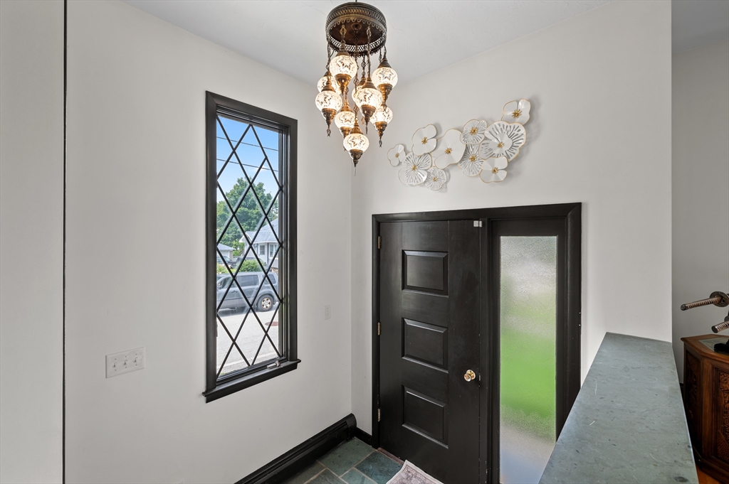 34 Rollinson Road Worcester, MA 01606 - Photo 5 of 34 Gallery Image 5