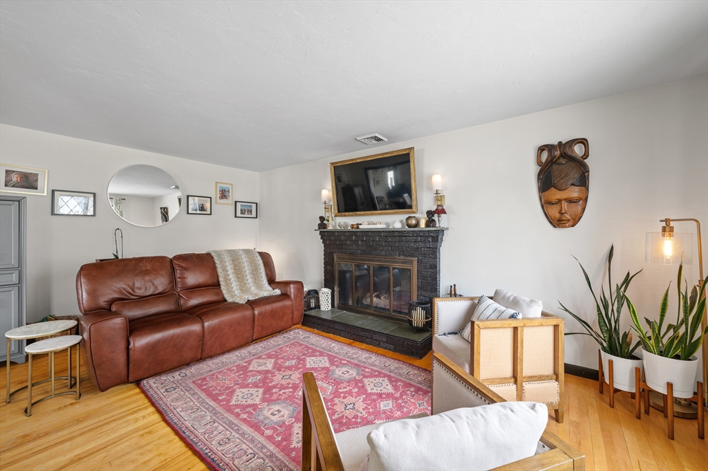 34 Rollinson Road Worcester, MA 01606 - Photo 8 of 34 Gallery Image 8