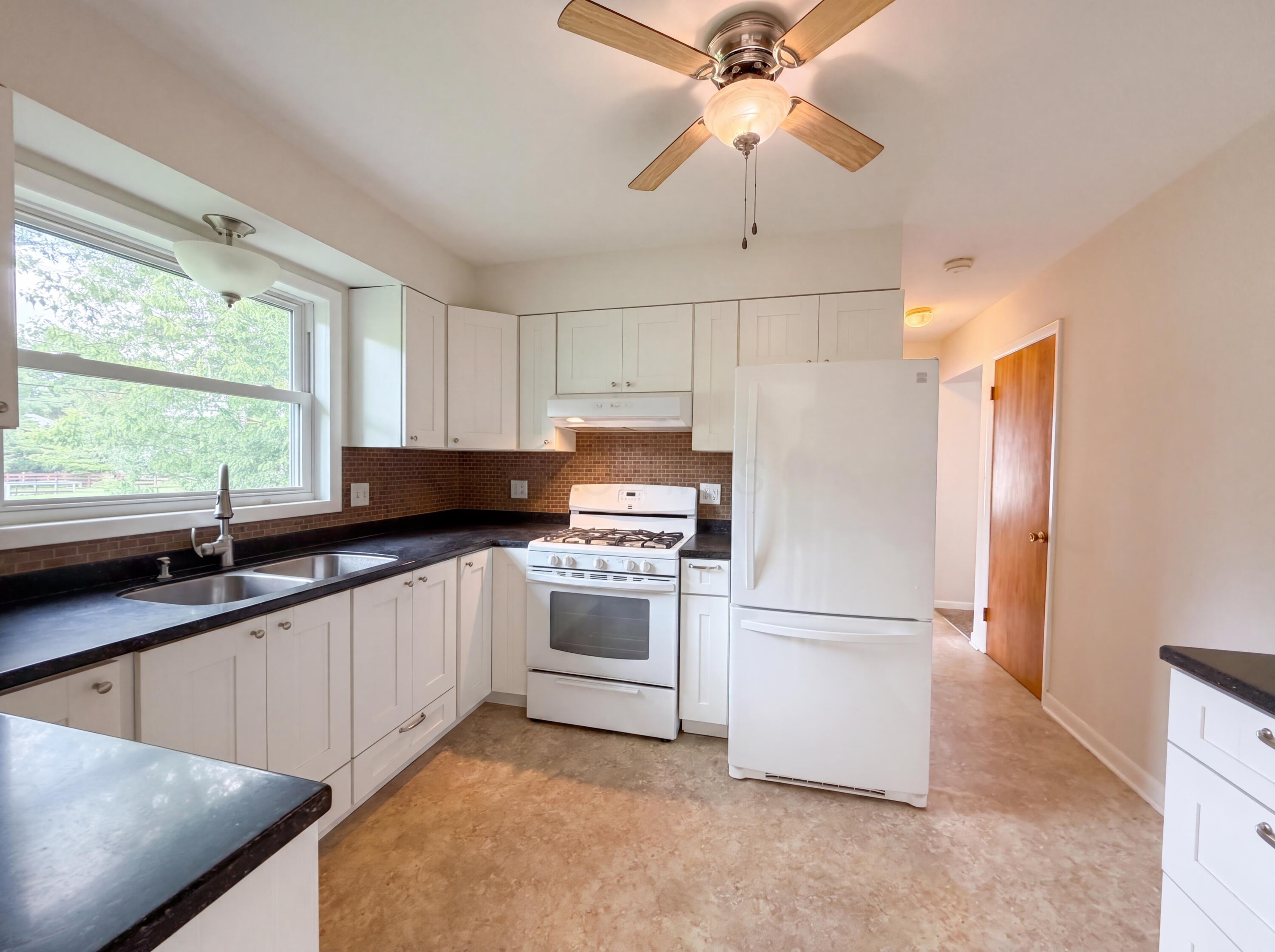 325 Kanawha Road Lancaster, OH 43130 - Photo 2 of 25 listing_1