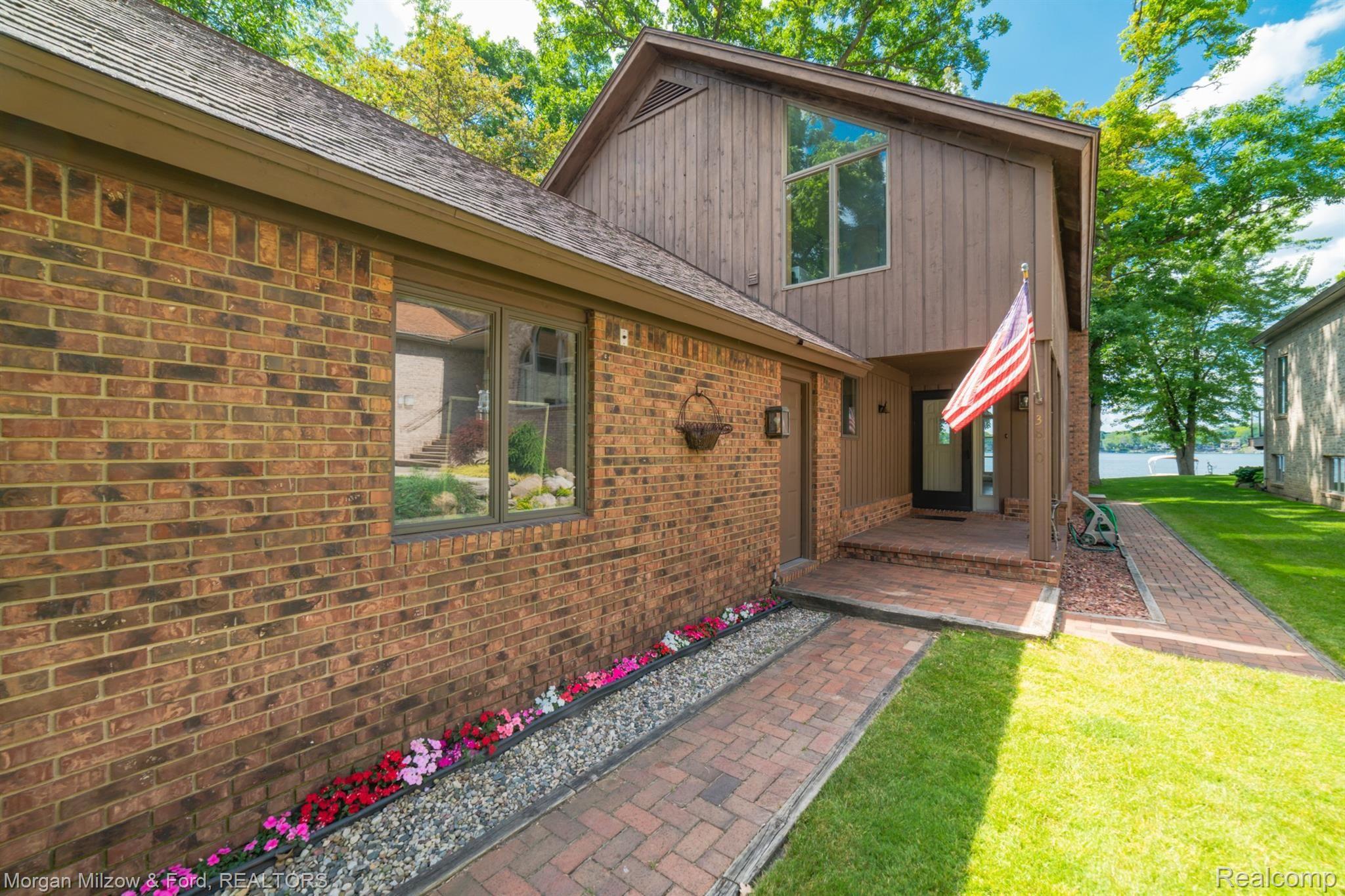 3810 Covert Road Waterford, MI 48328 - Photo 2 of 40 3810 Covert (2).jpg