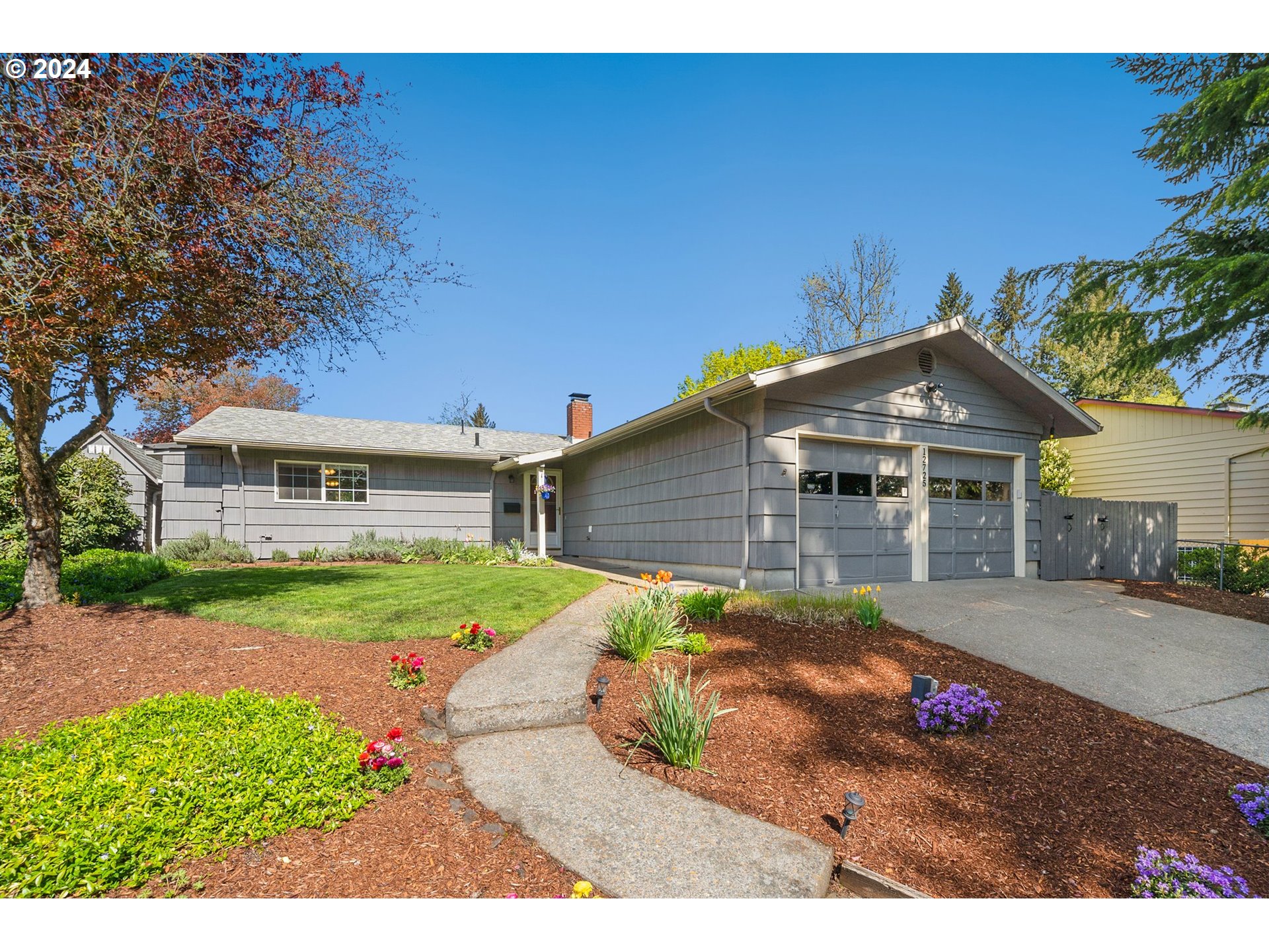 12725 Southwest Rita Drive Beaverton, OR 97005 - Photo 3 of 38 Gallery Image 3