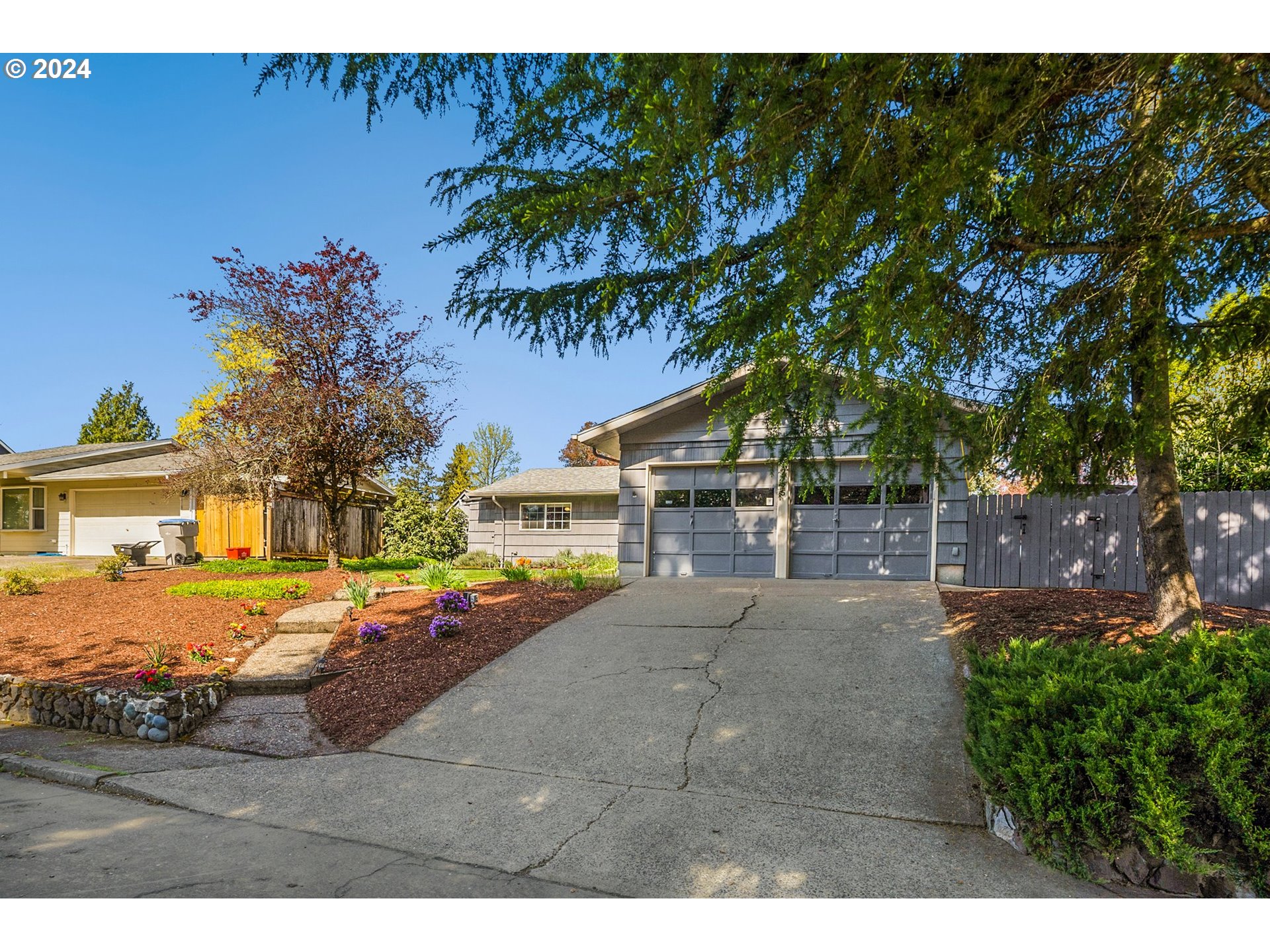 12725 Southwest Rita Drive Beaverton, OR 97005 - Photo 4 of 38 Gallery Image 4