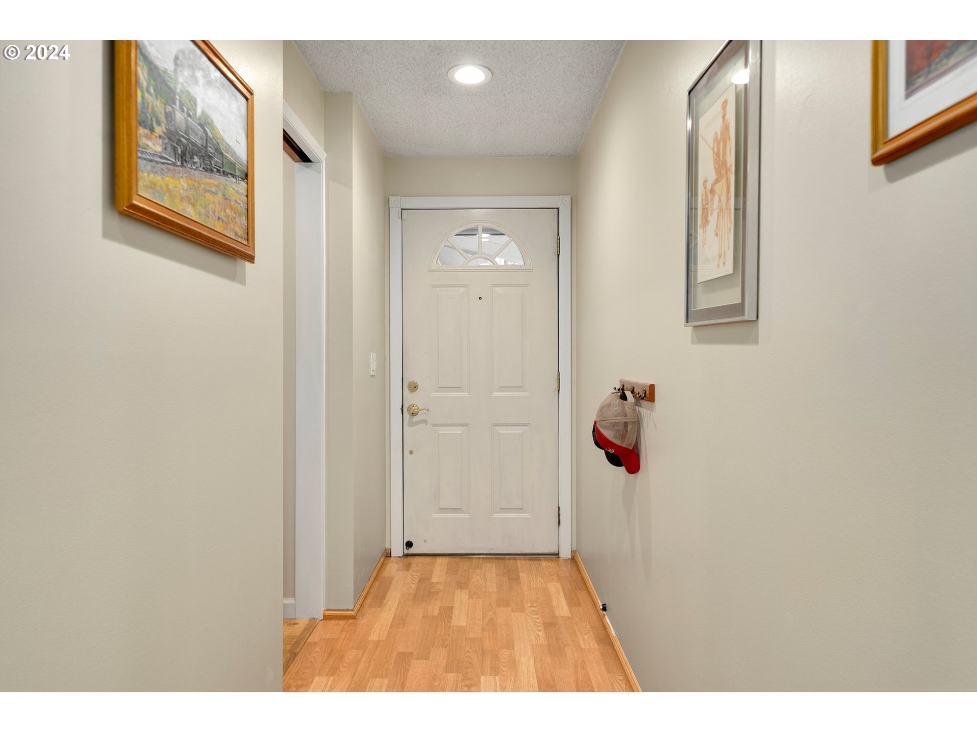 12725 Southwest Rita Drive Beaverton, OR 97005 - Photo 7 of 38 Gallery Image 7