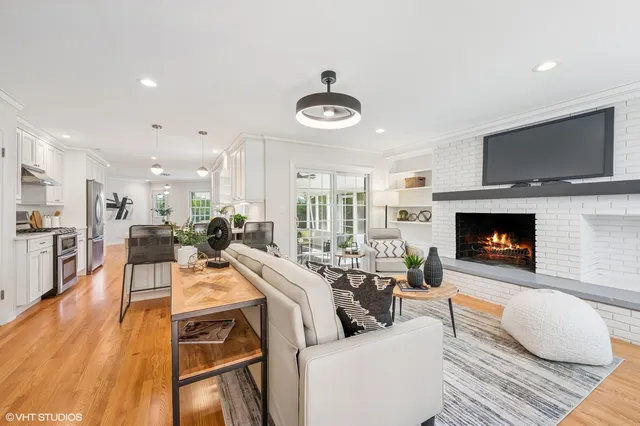 $990,000 | 26 Berkshire Lane, Lincolnshire, IL 60069