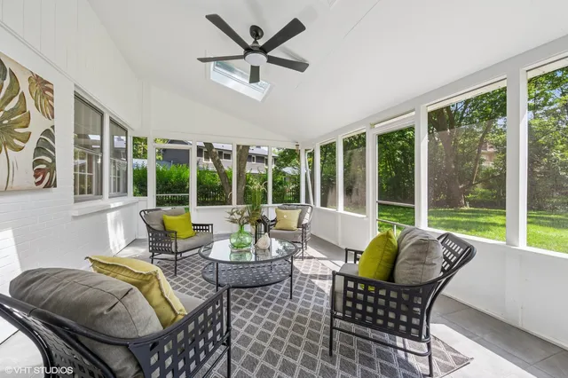 $990,000 | 26 Berkshire Lane, Lincolnshire, IL 60069