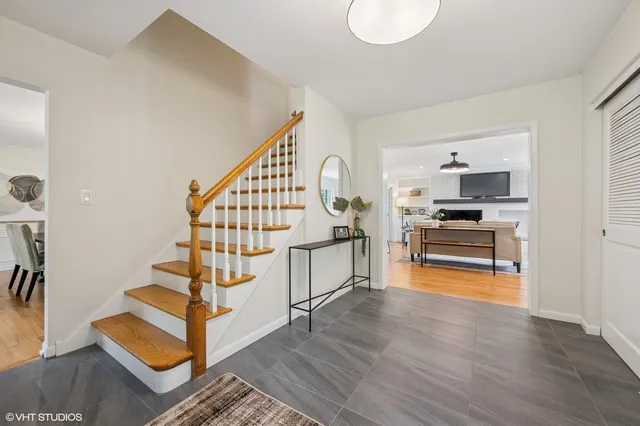 $990,000 | 26 Berkshire Lane, Lincolnshire, IL 60069