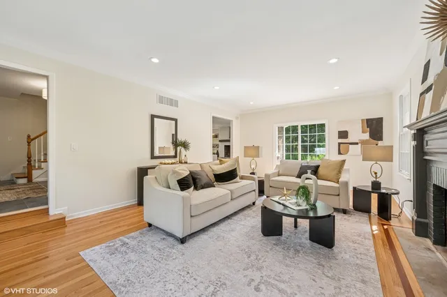 $990,000 | 26 Berkshire Lane, Lincolnshire, IL 60069