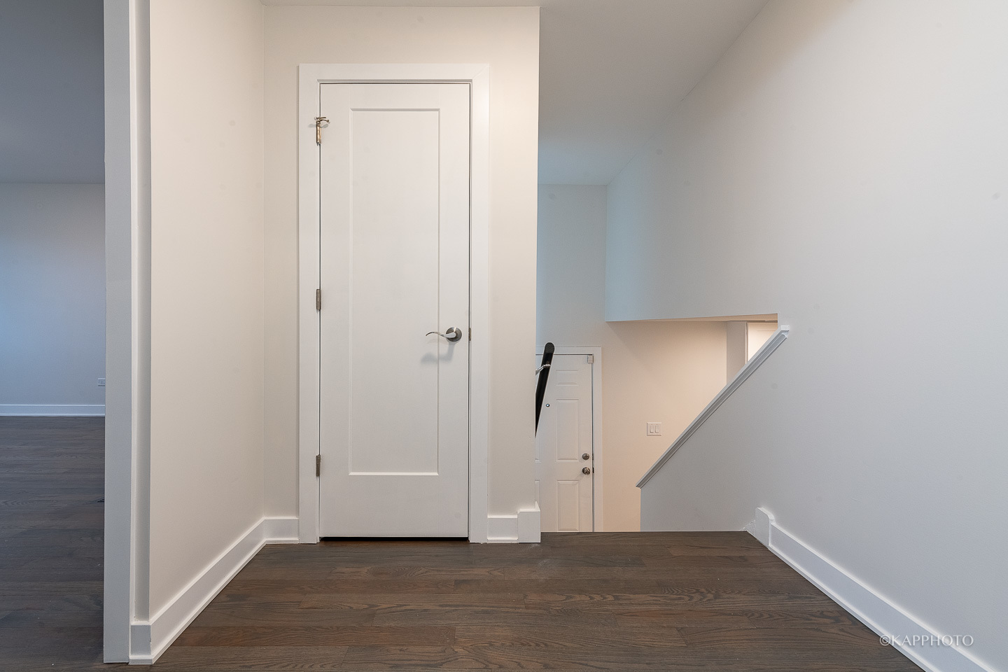 5654 South Princeton Avenue Chicago, IL 60621 - Photo 14 of 29 a view of an entryway with hallway