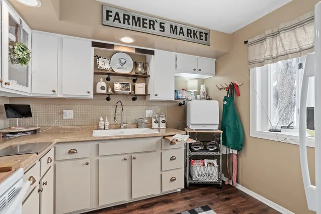 $299,900 | 2003 North Lexington Drive, Janesville, WI 53545