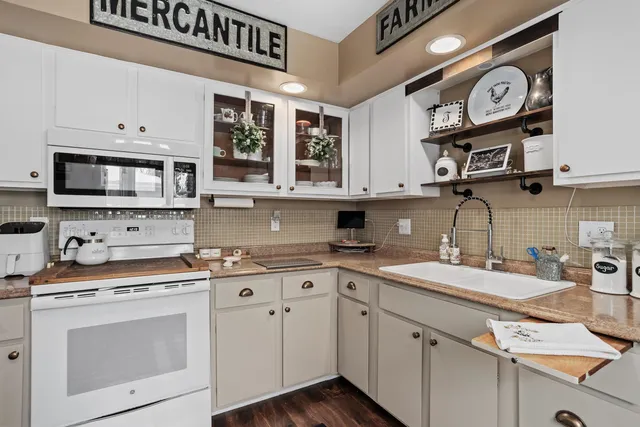 $299,900 | 2003 North Lexington Drive, Janesville, WI 53545