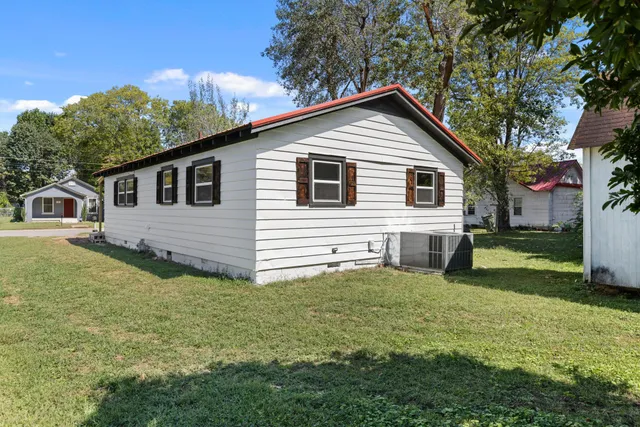 $1,350 | 503 5th Street, Lawrenceburg, TN 38464