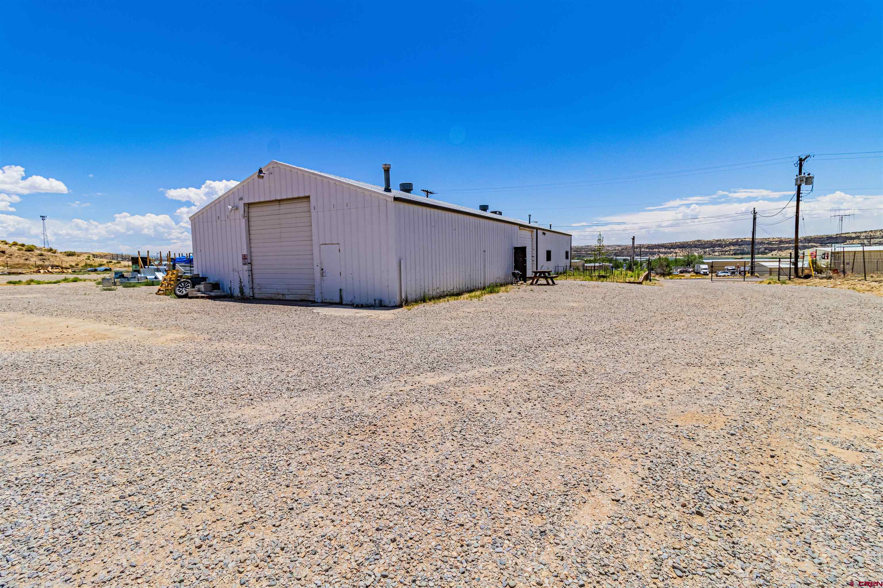 4200 Monroe Road Farmington, NM 87401 - Photo 23 of 45 a view of a terrace space