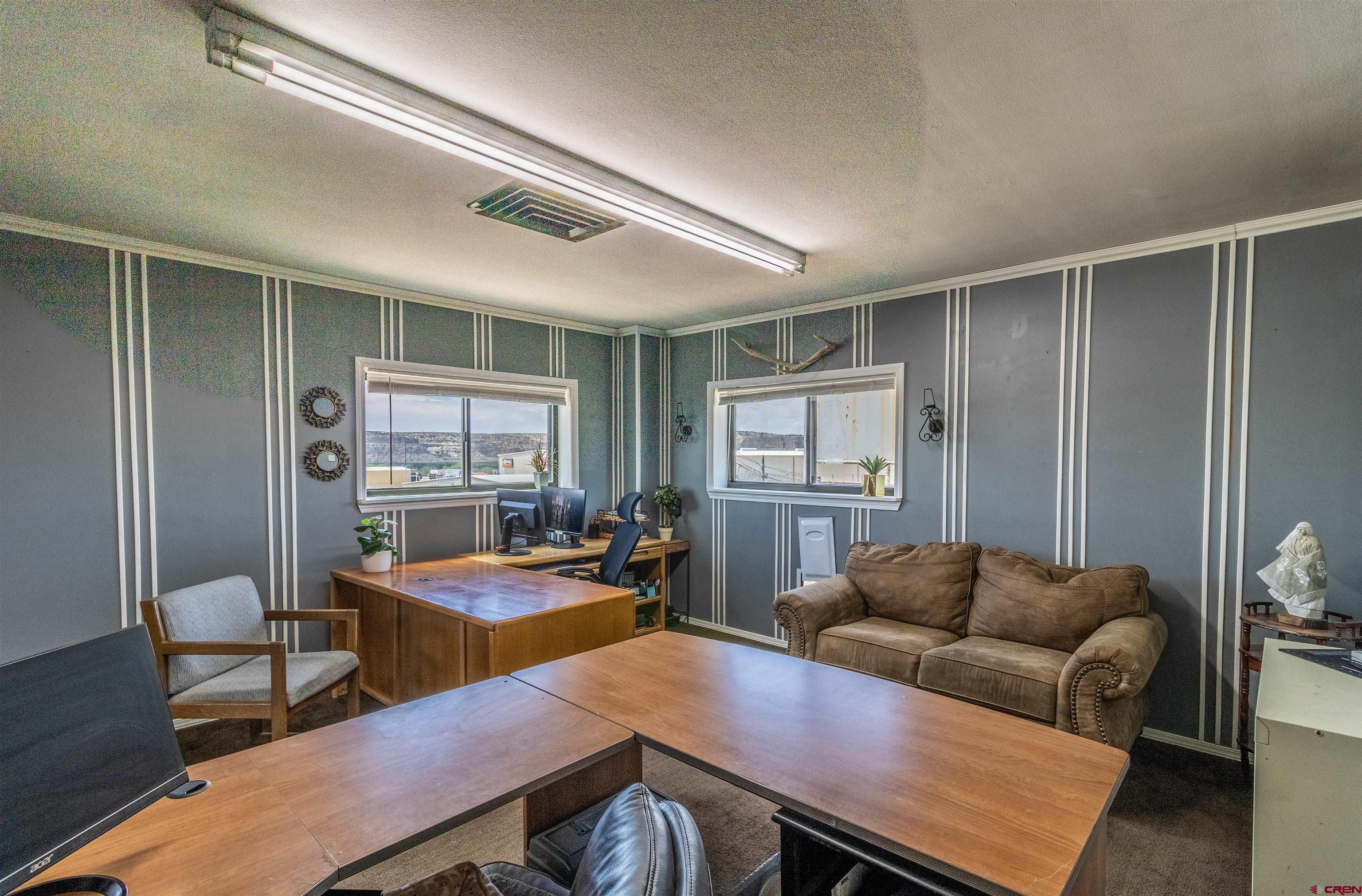 4200 Monroe Road Farmington, NM 87401 - Photo 44 of 45 a living room with furniture and a table