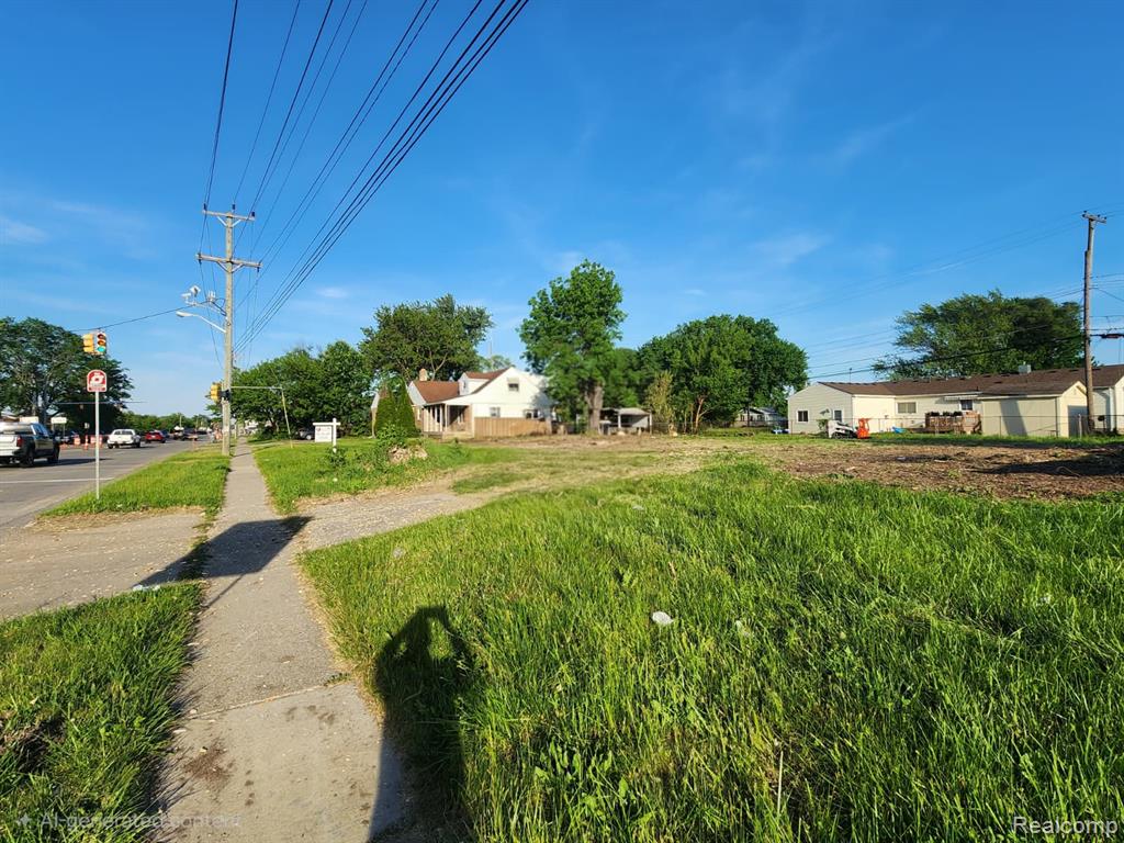 -15 Mile Roa Clintion Township Clinton Township, MI 48035 - Photo 1 of 6