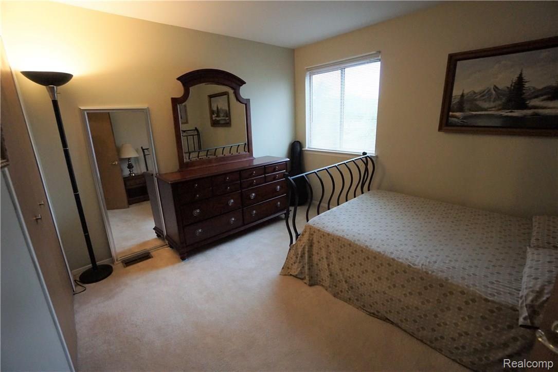 1098 Paddington Road Canton, MI 48187 - Photo 33 of 35 DSC02067.JPG