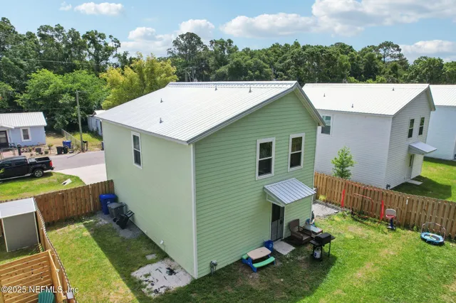 a view of a back yard of the house