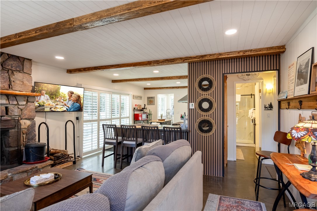 682 Maple Lane Sugarloaf, CA 92386 - Photo 3 of 20 a living room with furniture and a flat screen tv