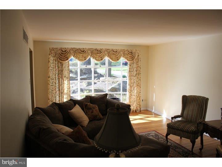 9 Elliott Road Broomall, PA 19008 - Photo 2 of 19 Gallery Image 2