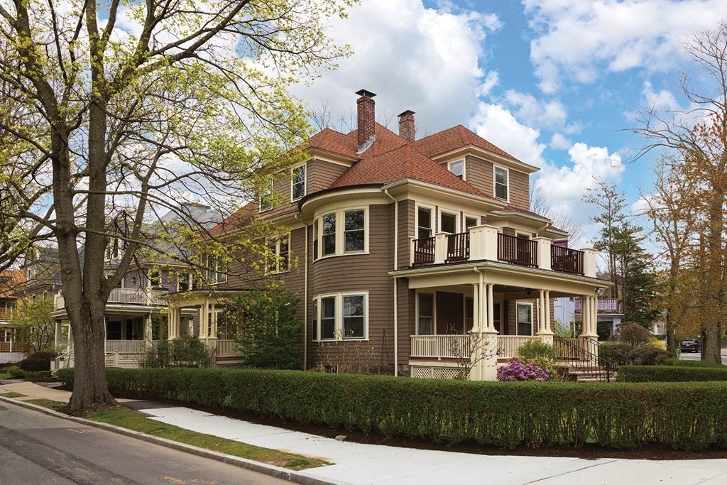 62 Russell Street Brookline, MA 02446 - Photo 3 of 23