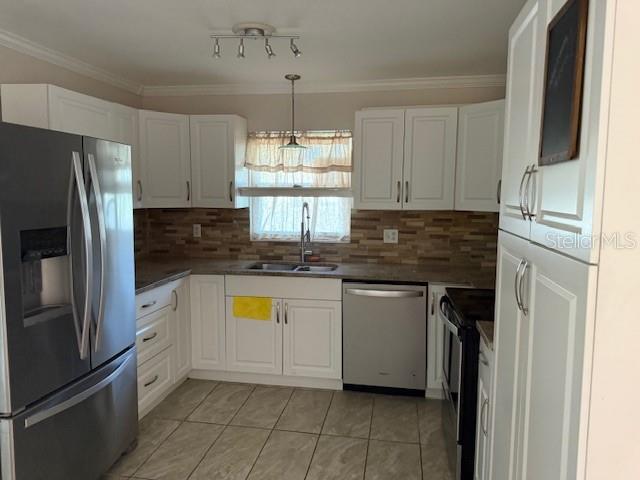 8 Silver Way Ocala, FL 34472 - Photo 5 of 19 a kitchen with stainless steel appliances granite countertop a refrigerator a stove a sink and dishwasher