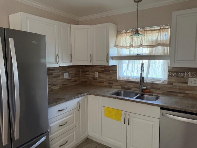 8 Silver Way Ocala, FL 34472 - Photo 7 of 19 a kitchen with a sink a refrigerator and window
