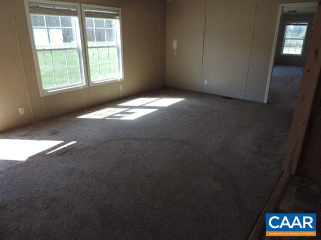 184 Pump Road New Canton, VA 23123 - Photo 4 of 18 Gallery Image 4