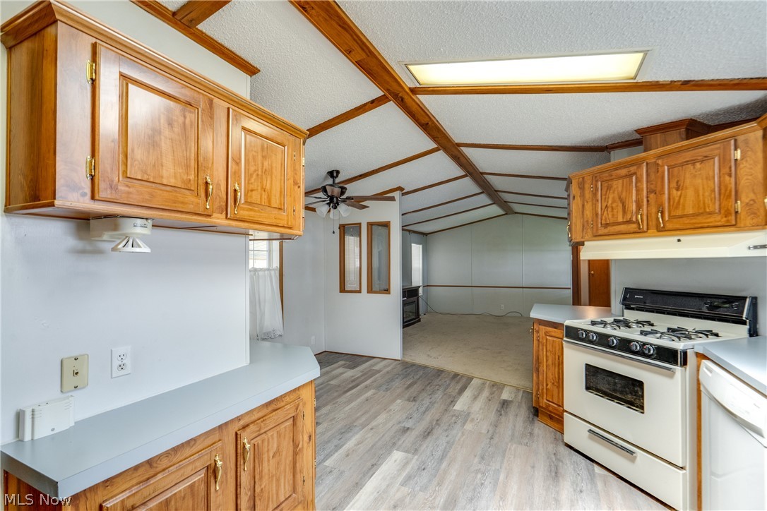18592 Edwards Road, Unit 223 Doylestown, OH 44230 - Photo 12 of 21